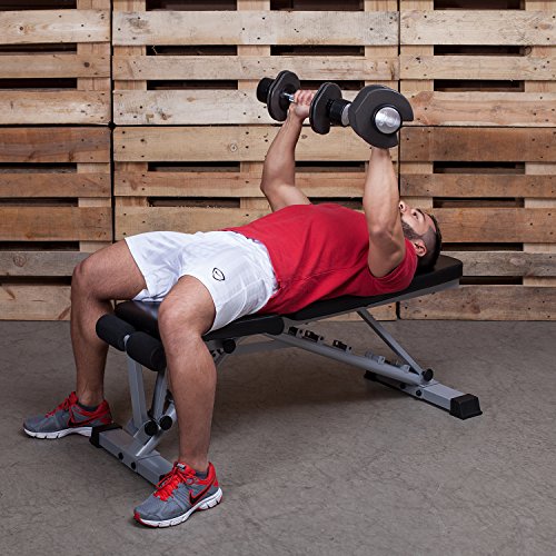 Flachbank Brustdrücken